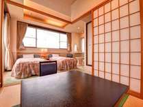 *和洋室（客室一例）/和と洋、両方の良さを味わえるお部屋。畳のお部屋で団欒のひと時をお過ごし下さい。