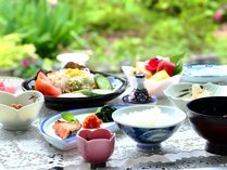 【朝食】自然栽培のお野菜とお米を使った新鮮な朝ごはん