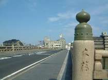 銘橋「松江大橋」の擬宝珠とシティホテルの時計台！小泉八雲の「知られざる日本の面影」にも登場した銘橋！