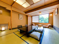 【和室12.5畳】本間12.5畳の間取りを中心とした明るい純和風のお部屋です。
