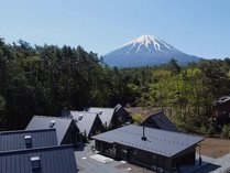 施設の南側には大きな富士山が見えます。