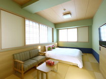 ◆禁煙◆キングルーム　25.62平米　サータ社製ベッド（180cm×195cm）【43V型TV設置】