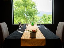 【レストラン四季農】お食事は見晴らしの良い「白金の森」頂上にあるレストランで