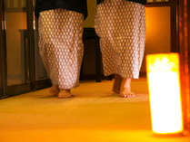 ひたひたと裸足で歩く、この日本らしさは旅館でしか体験できない。