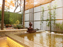 *【別館1F貸切特別室「太閤」】お部屋には広い湯槽の金泉露天風呂がございます。
