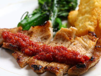 【夕食一例B】　はくば豚のソテー　温野菜添え　自家製トマトのケチャップソース