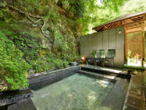 *露天風呂/季節ごとに変わる景色を眺めながらのんびりとご入浴いただけます。