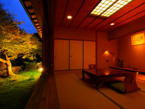 #特別室【鮎の間-ayu-】京風数寄屋造り客室。渓流を一望！趣ある空間でお寛ぎ下さい。
