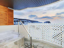 【特別室】客室露天風呂（冬）美しい風景をみながらゆっくりと♪テレビも付いてます！