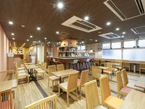 【ライブラリーカフェ】火の国熊本の”緑・光・活力”をテーマにした空間デザイン。