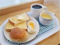 朝食無料サービス☆数種類のパンをお召上がり頂けます。