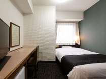 シングルルーム  ダブルサイズのベッド（140×210cm）のお部屋です
