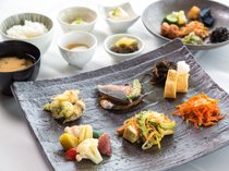 【朝食】ごはんのお供や、沖縄料理も！和食盛り付け例