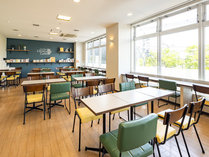 【ライブラリーカフェ】”ものづくりのまち燕三条”をコンセプトに空間を装飾しています
