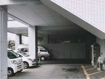 *【無料駐車場】台数限定で屋根付きの駐車スペースもございます。