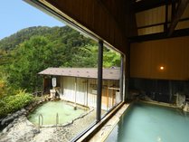 季節ごとの景色をお楽しみ頂ける内湯（男性用）