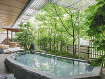 大浴場「四季の湯」露天風呂。鬼怒川の四季を楽しみながら温泉をお楽しみください。