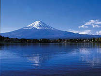 圧巻の富士山ビューが楽しめる河口湖まで、車で40分♪