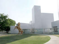 十和田市現代美術館と常設作品：フラワーホース