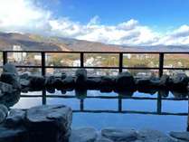 草津温泉“初”！ホテル最上階に「眺望浴場」♪湯畑の湯をはじめ2種の温泉を雄大な景色とともに満喫。