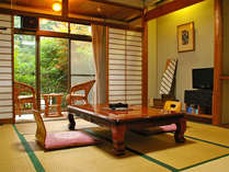 客室例◆お部屋の窓からは松林越しに琵琶湖が広がります。ご家族やご夫婦・恋人と、静かなご滞在をどうぞ◆