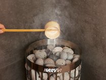 【サウナ】超高熱度の本格的フィンランド製harviaサウナストーブを採用。お好きなだけロウリュを。