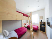 コンフォートツイン☆2段ベッドがある客室。シングルベッドを追加されますと3名様までご宿泊可能です。