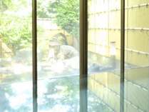内湯（男性）イメージ。ガラス張りでそのまま芦ノ牧温泉の大自然を楽しめる。