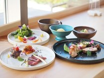 .夕食一例。奈良県産の新鮮野菜、県内産食材を時間をかけて丁寧に仕立てたシェフおススメの内容