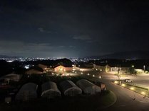 施設からは、大和平野の夜景が広がる。