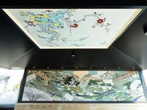 ＜男女別大浴場＞　天井にあしらわれた有田焼のタイルアート