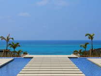 目の前に広がる宮古島ブルーの海。暮らすように泊まるリゾート。お得なプランでご予約をどうぞ♪ 写真