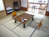 畳が自慢の和室１０畳のお部屋です。