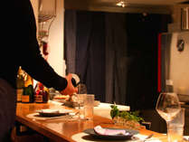 お食事と一緒に料理に合うワインや日本酒をお楽しみ下さい
