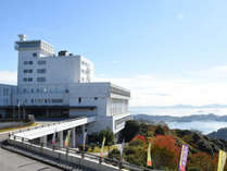 ◆【外観】山頂から望む四季折々の山々と三河湾の眺望をお楽しみください。 写真