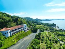 ここにしかない絶景と美食 四季折々に、そして朝な夕なに表情を変える湖畔のリゾート。 写真