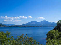 【桧原湖】磐梯山を仰ぎながら散策が楽しめる、白樺側からのスタートが人気です。
