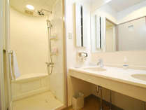 *【フォース（45平米）】お風呂とシャワーブースを併設。洗面所も広く設計されております。