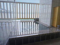 [客室の露天風呂]当館内で一番宍道湖に近い温泉