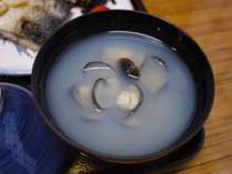 東郷湖で採れたシジミの味噌汁をご提供します。