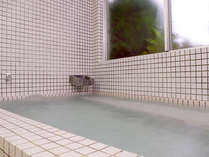 【お風呂】当館のお湯はハチ北温泉のお湯を引いています。ほっこり温泉で疲れを癒して下さい＾＾