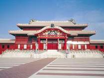 世界遺産にも称され、日本唯一の赤い城【首里城】など含め、あなた様の好きなコースでもお楽しみ頂けます。