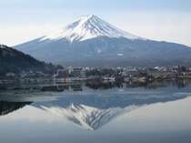 全てのお部屋から富士山と河口湖がご覧になれます