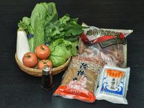 *こだわりの調味料／自然と健康に配慮した、地元沖縄の塩・黒糖・野菜を良質なものを厳選して使用。