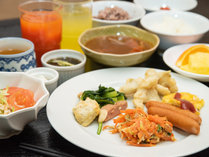 *朝食バイキング／沖縄料理もお出ししております。