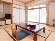 ・【和室一例】10畳のお部屋です。最大6名様まで宿泊可