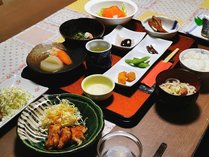 *【夕食一例】地元の旬な食材をふんだんに使用しています。素材の味わいをお楽しみください。