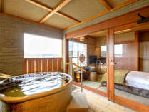 [陶器風呂付洋室(セミダブル)]　お風呂一例　：町側で高階層な温泉メインの洋室