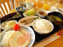 【朝食】当ホテル自慢の元気が出る朝ご飯！和朝食はボリュームたっぷり１日パワフルに過ごせます☆