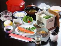 【朝食】は「健康と美容」がテーマの食材にこだわった和朝食♪サラダ、ご飯、お味噌汁はおかわり可能です♪